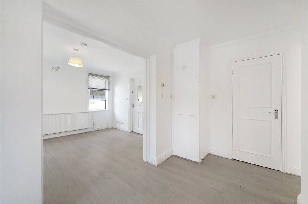 Property photo 2 of 17 Picture No. 23