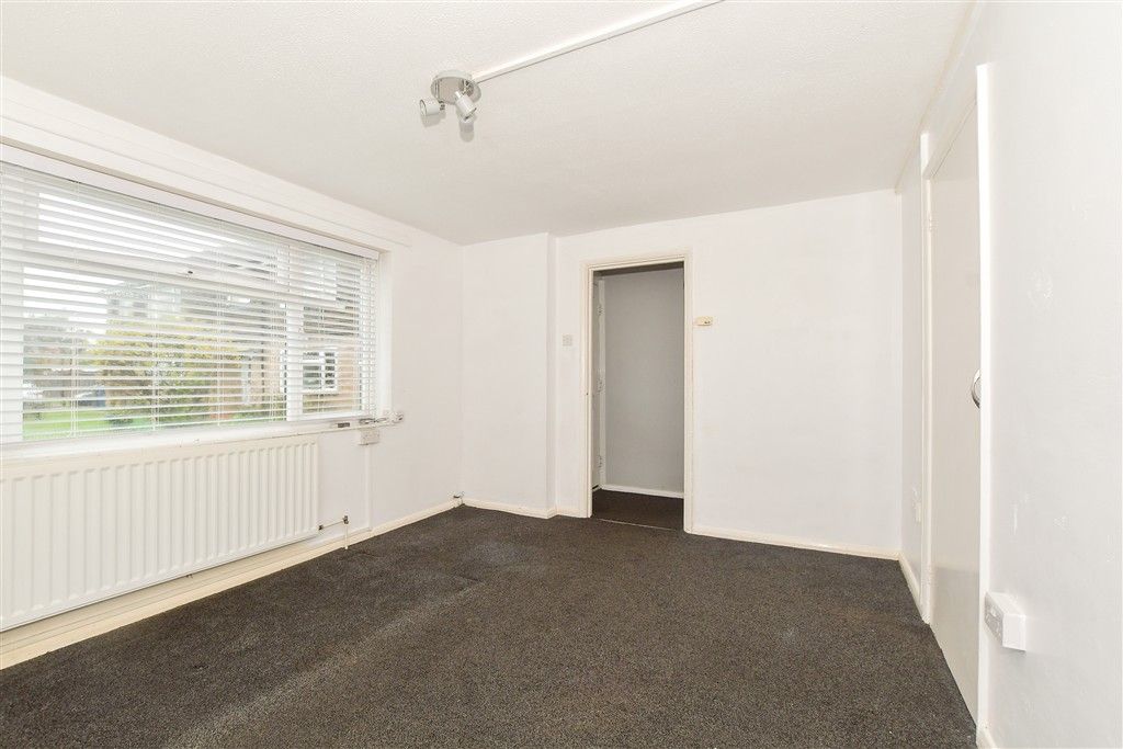 Property photo 3 of 11 Lounge