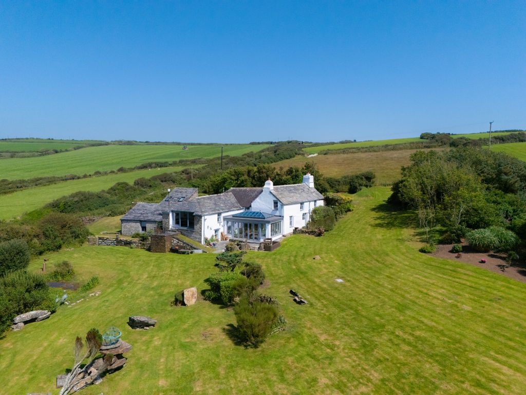 Property photo 2 of 32 Tregardock Cottage New-8