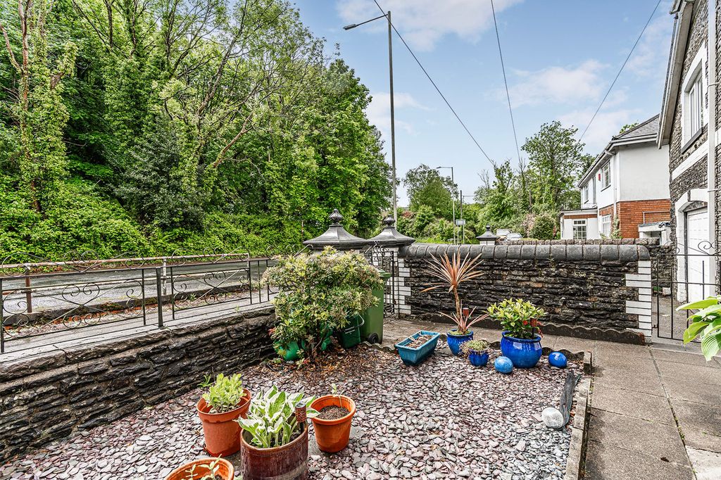 Property photo 2 of 36