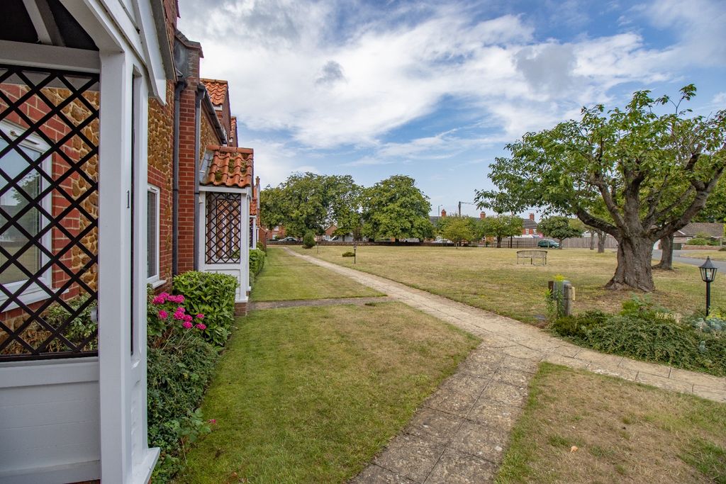 Property photo 2 of 13 4408983