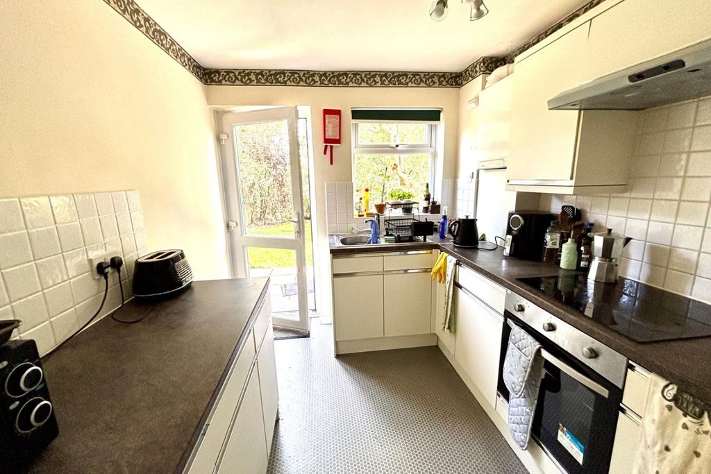 Property photo 3 of 7 Kitchen