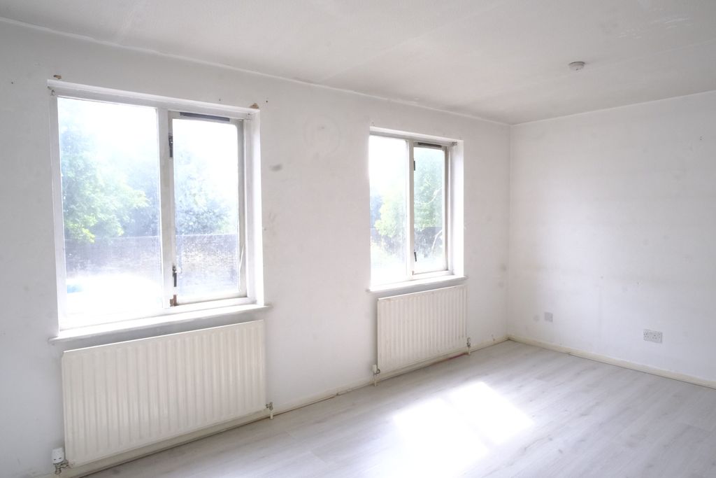 Property photo 2 of 9 Flat C, 772-774 Harrow Road, Kensal Green, London Nw10 5Lb