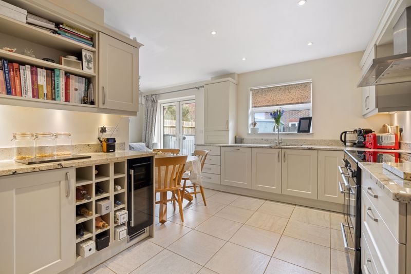 Property photo 1 of 19 Photo 11