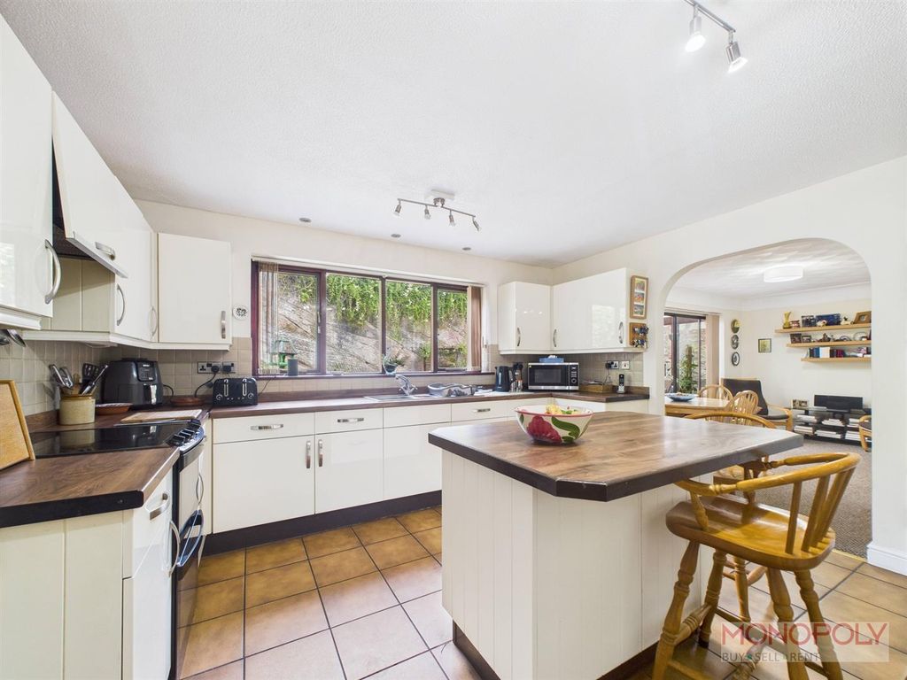 Property photo 2 of 41 Cam03815G0-Pr0291-Still008.Jpg