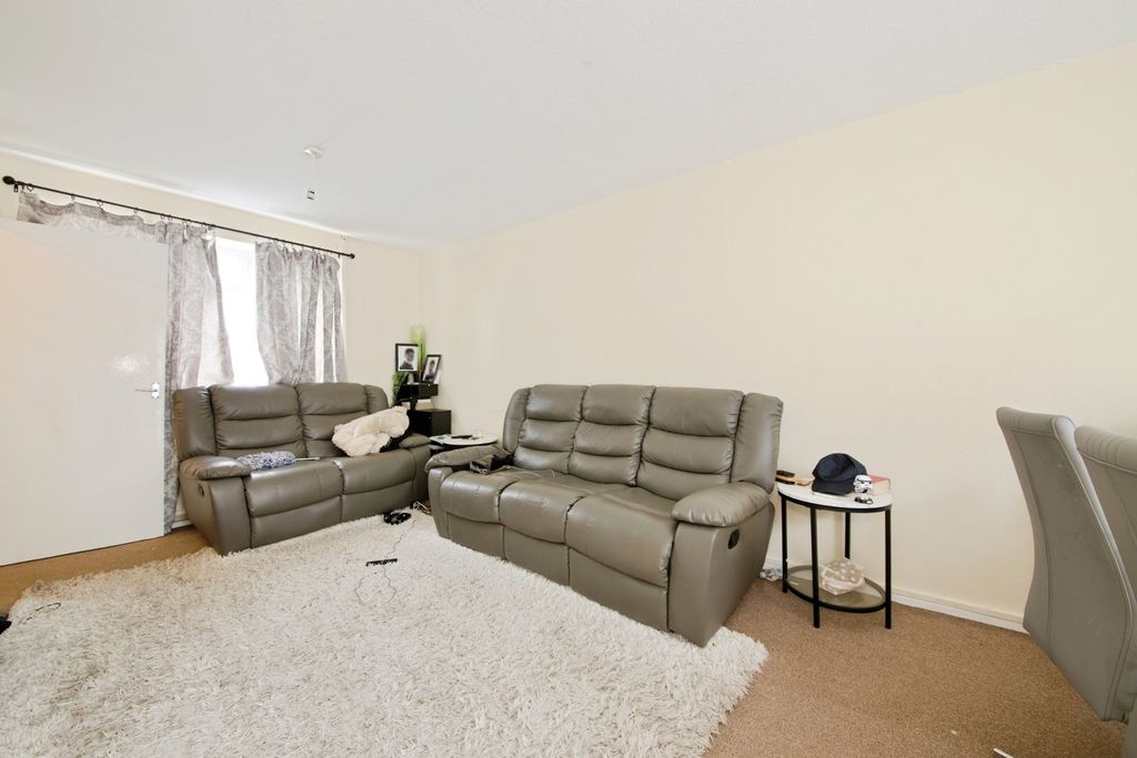Property photo 2 of 17 Photo