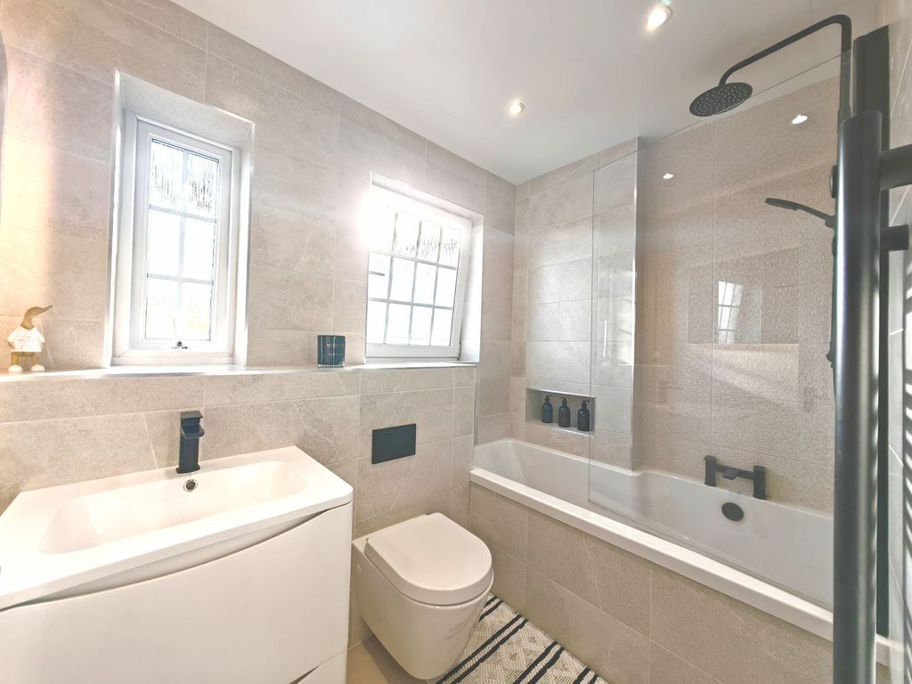 Property photo 3 of 28