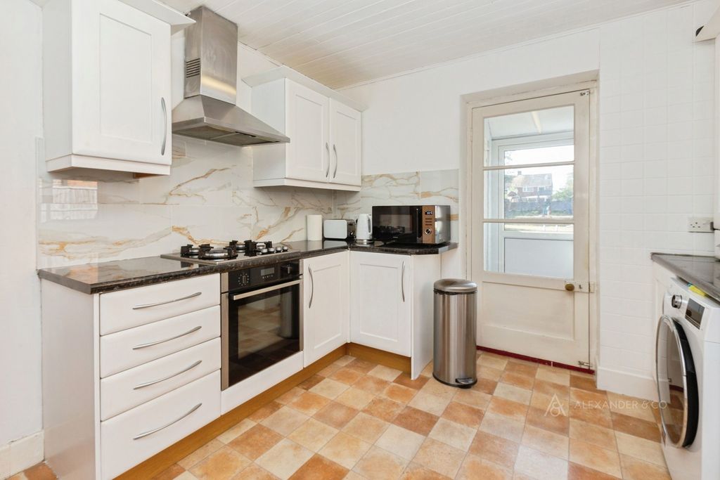 Property photo 3 of 17 Pbox-Img.Jpg