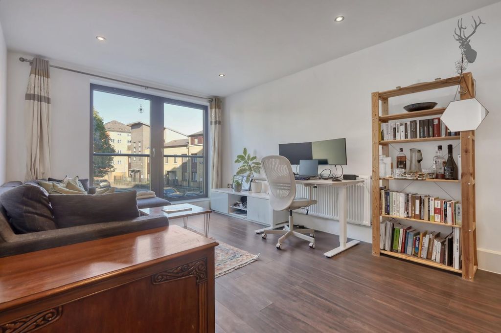 Property photo 3 of 17