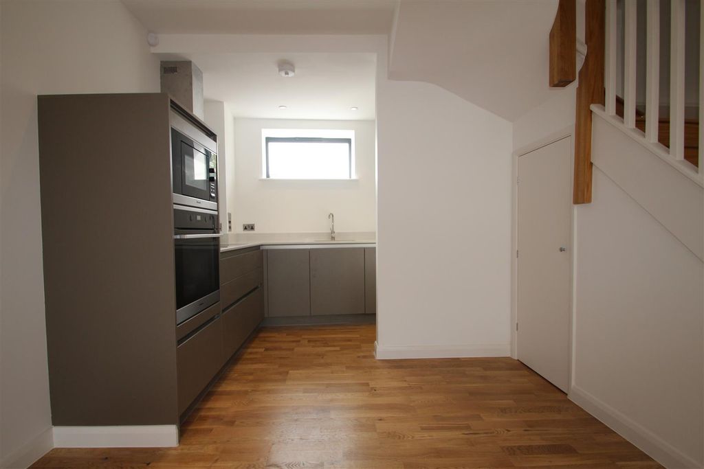 Property photo 2 of 7 95 Haydon Place Kitchen 1.Jpg