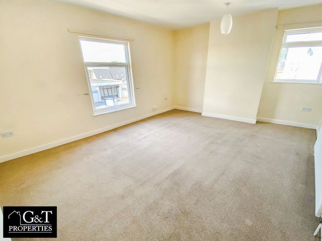 Property photo 3 of 10 Living Room