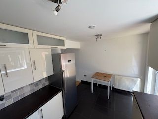 Property photo 3 of 9 Kitchen