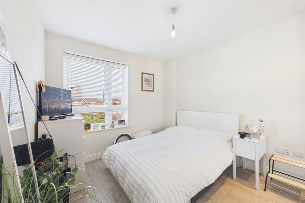 Property photo 2 of 8 Picture No. 12