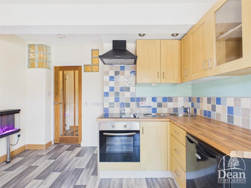 Property photo 3 of 19 Kitchen / Lounge