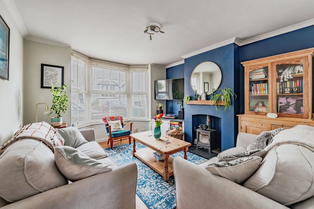 Property photo 2 of 18