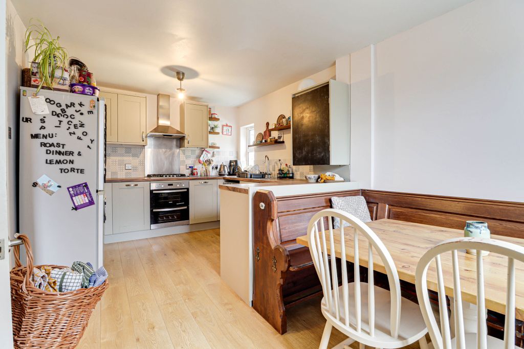 Property photo 3 of 12 Img6331Img6333