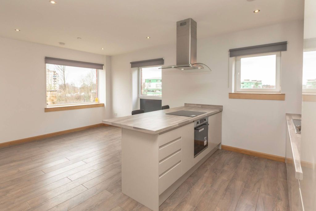 Property photo 3 of 25