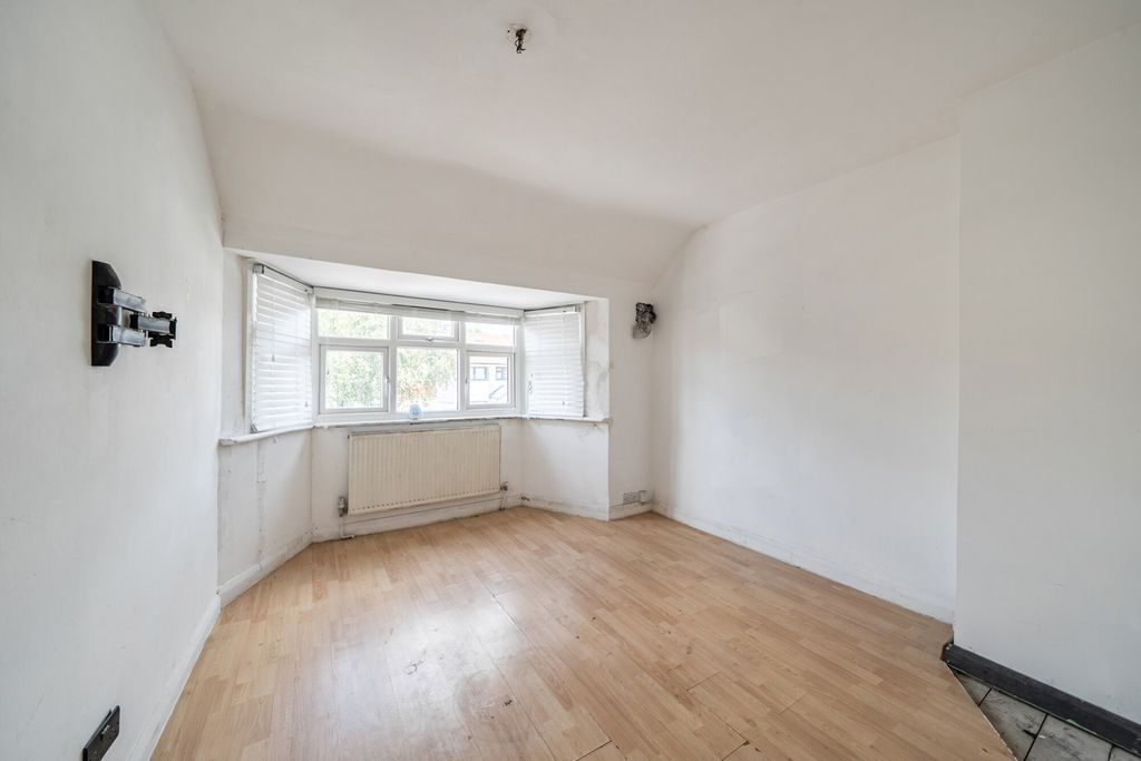 Property photo 3 of 22 1495072-13-6A58Ef...