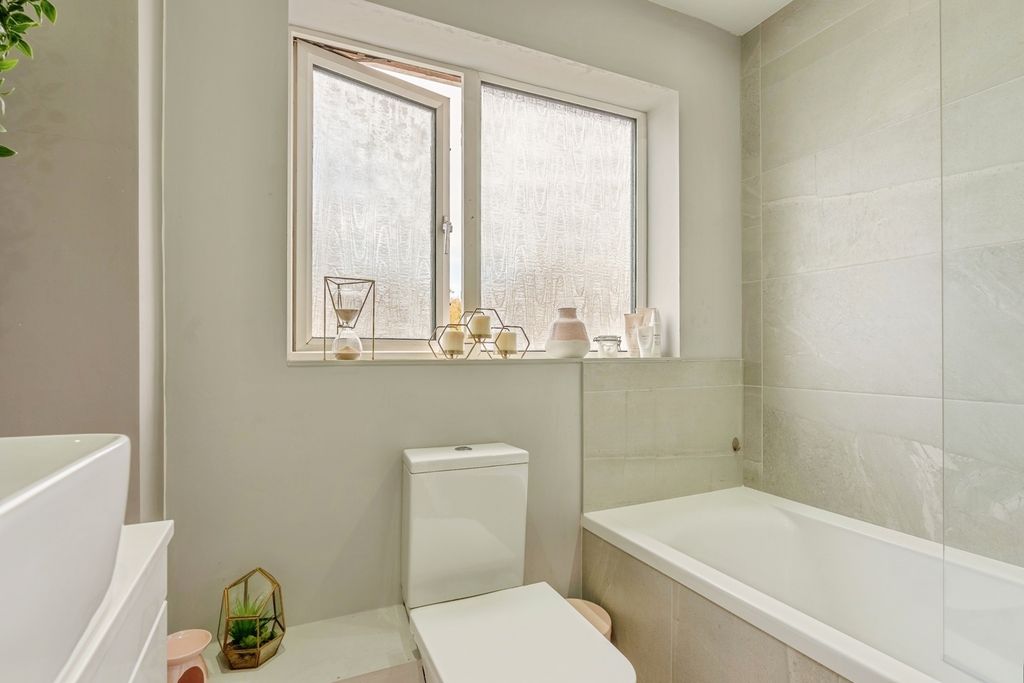 Property photo 3 of 17 Photo