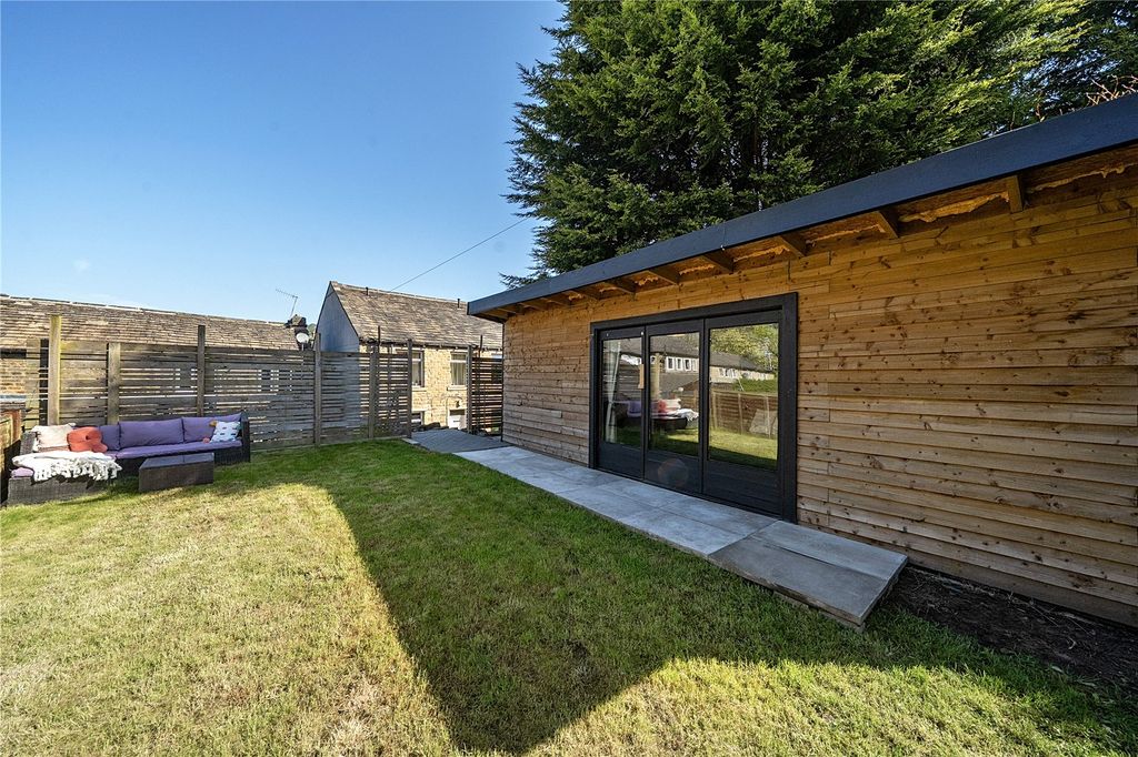 Property photo 2 of 21 Summer House