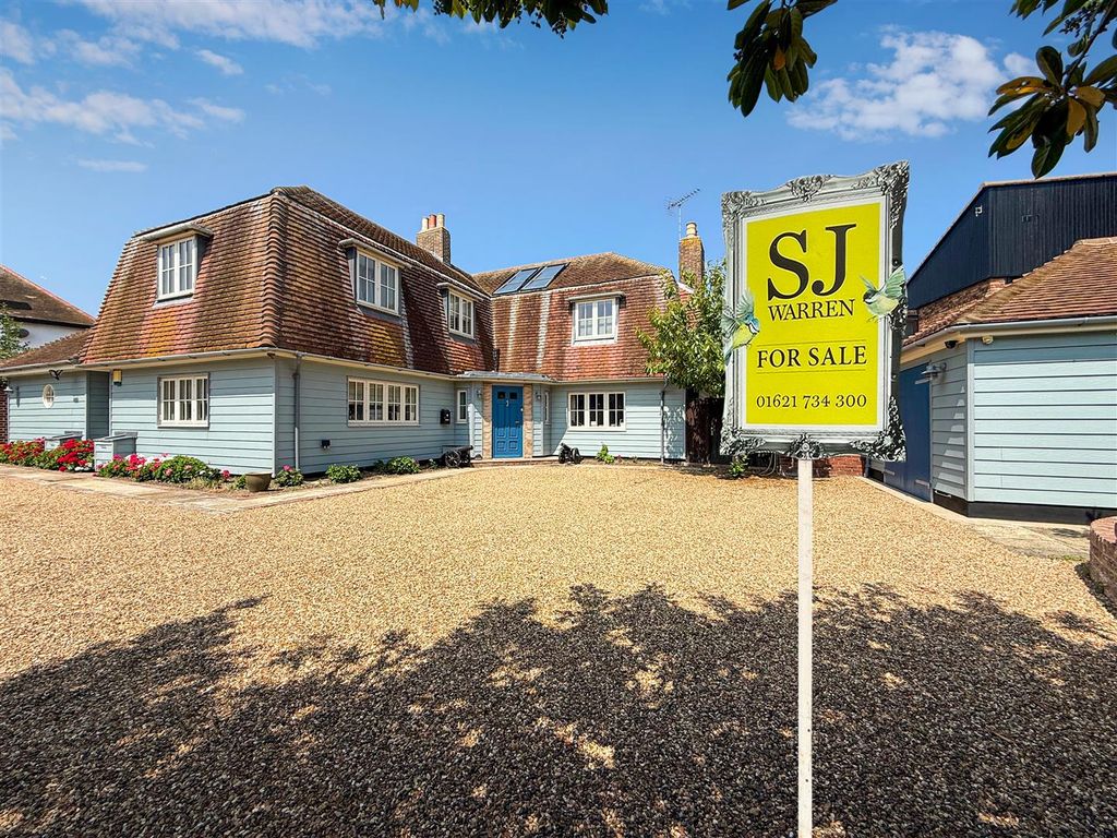 Property photo 3 of 33 Front