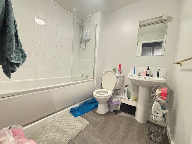 Property photo 2 of 7 Bathroom