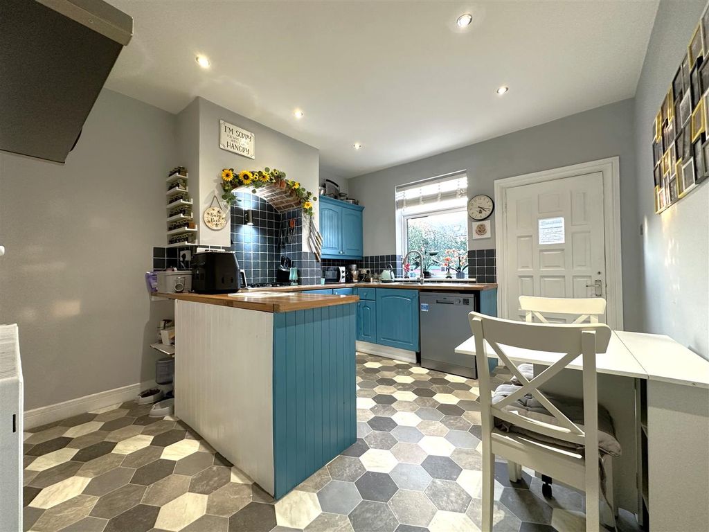 Property photo 2 of 15 Dining Kitchen 400