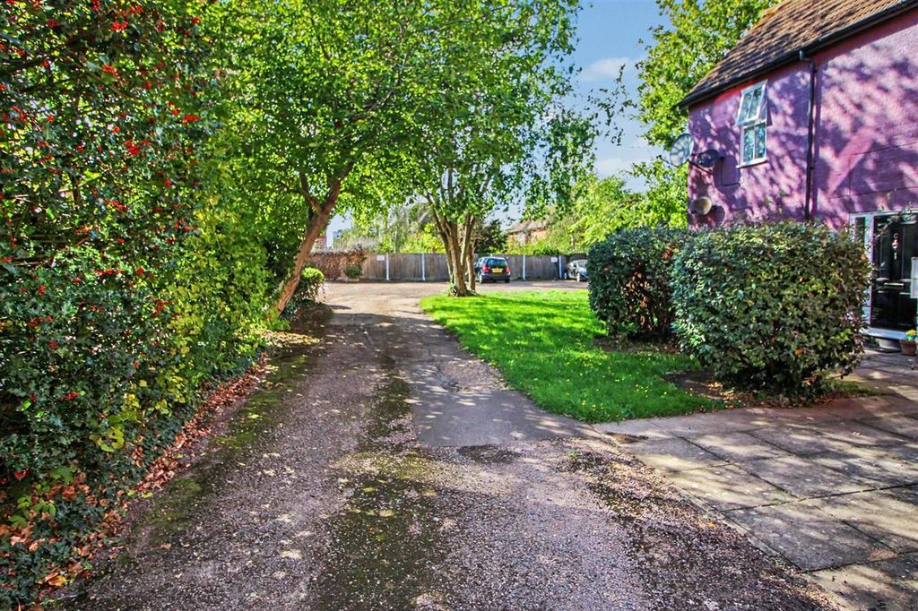 Property photo 3 of 9