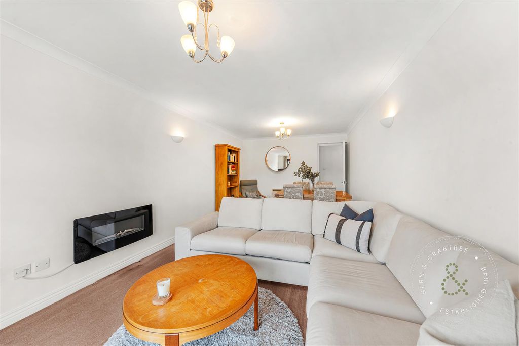 Property photo 3 of 28 York-Court-20.Jpg