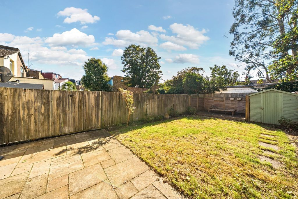 Property photo 2 of 16 Picture No. 17