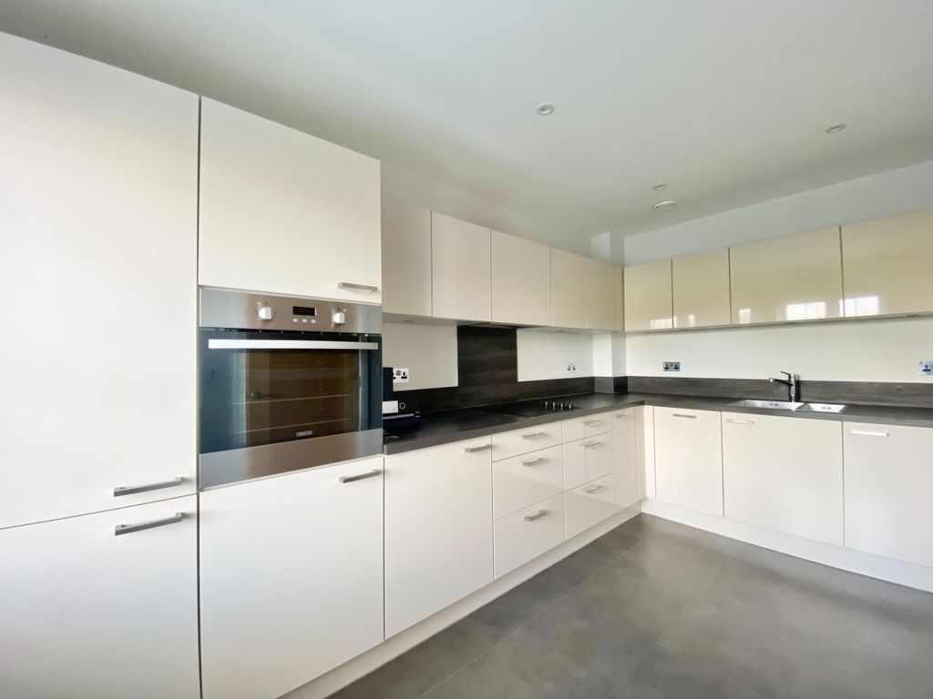 Property photo 1 of 10 Crossfields Kitchen