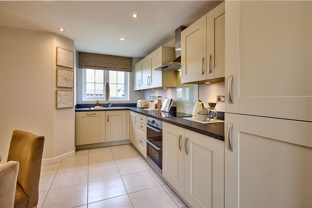 Property photo 3 of 7 Kitchen