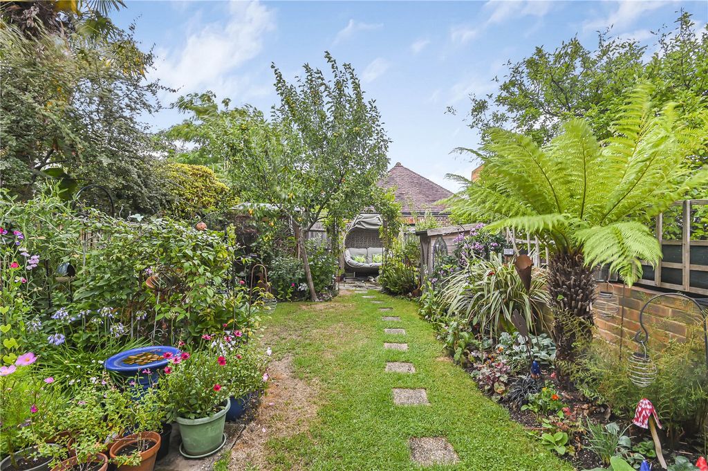 Property photo 3 of 13 Garden