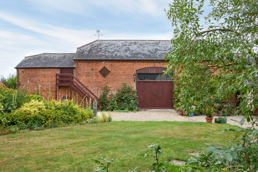 Property photo 3 of 33 Lambfair House 2108250019 - Copy