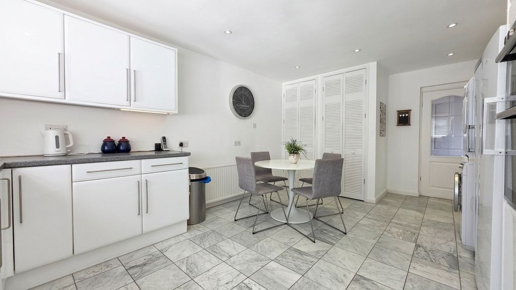 Property photo 3 of 19 5337845
