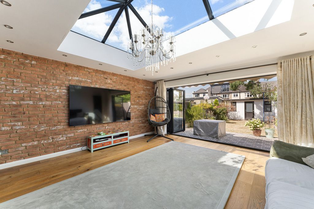 Property photo 1 of 14