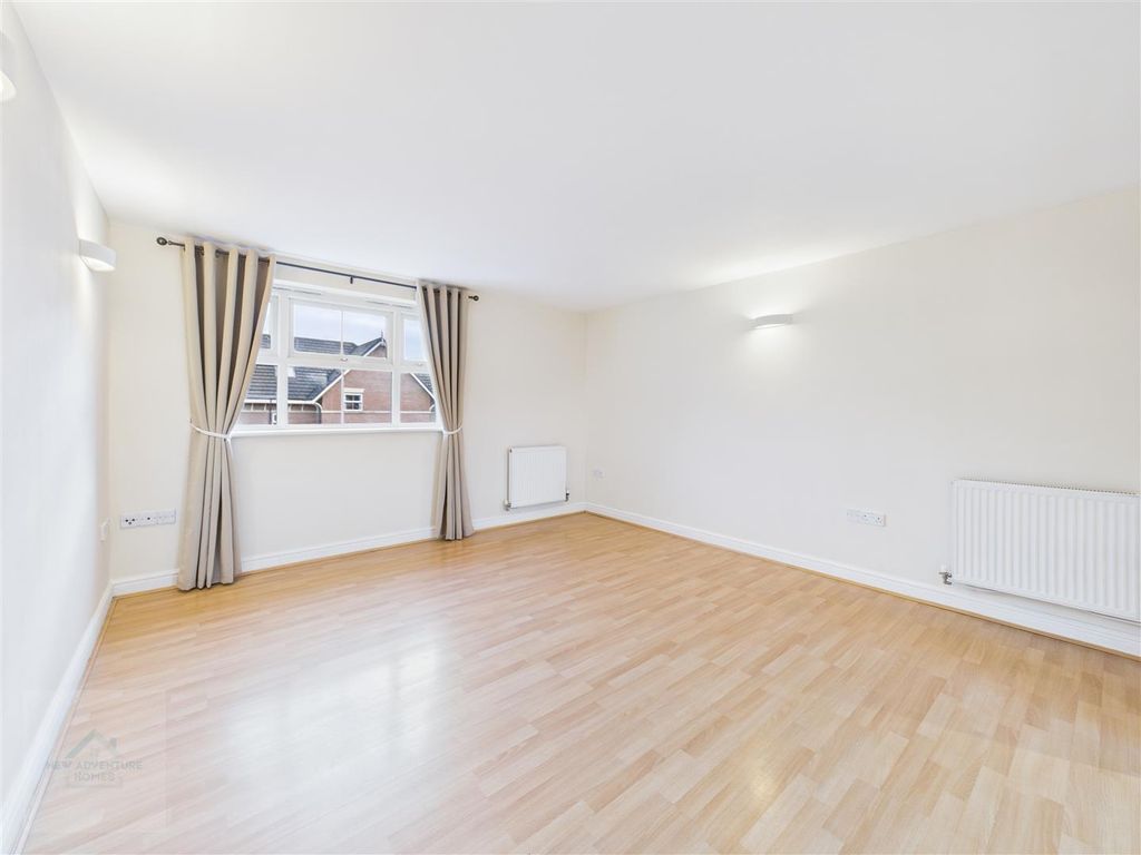 Property photo 2 of 18 Living Room