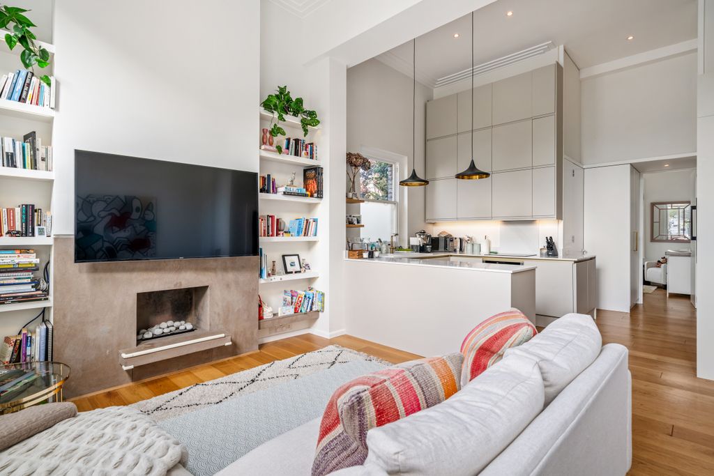 Property photo 3 of 10 Flat C, 2 Cathcart House, Sw10, Martin &amp; Co, Web (