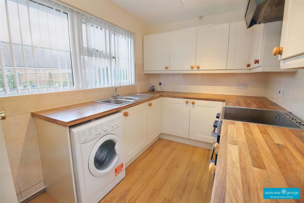 Property photo 3 of 15 Kitchen