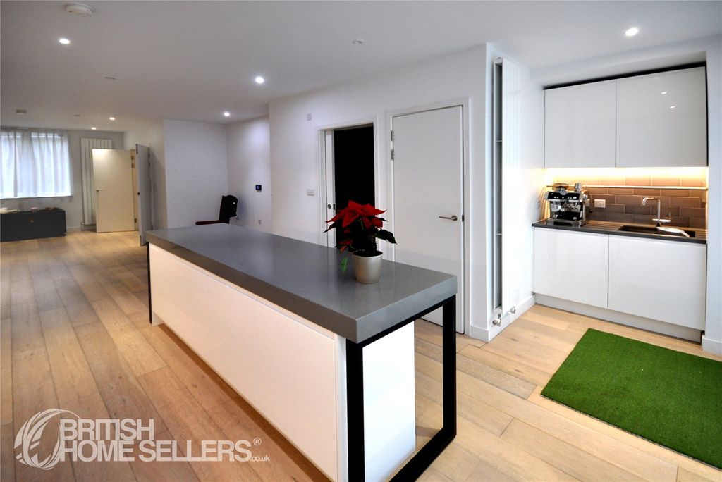 Property photo 3 of 19 Picture No. 17