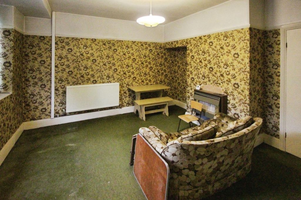 Property photo 2 of 11 F46Ae4E9-Living 20Room.Jpg