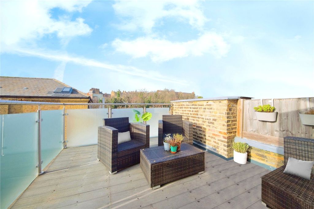 Property photo 2 of 12 Picture No. 10