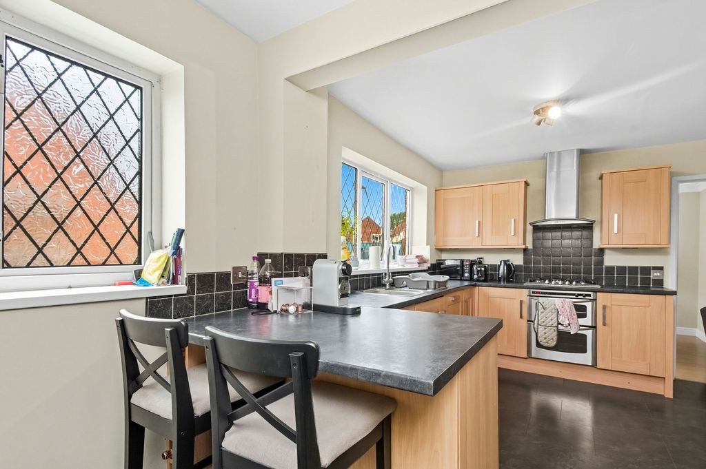 Property photo 3 of 32