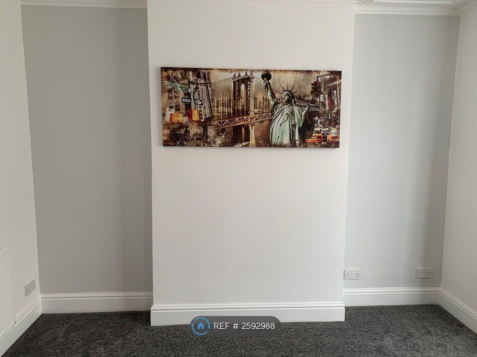 Property photo 3 of 35 Lounge - Chimney Breast