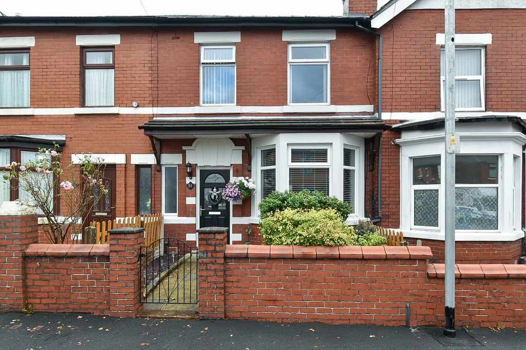 Property photo 1 of 17
