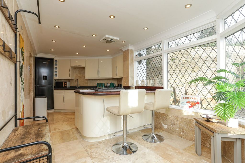 Property photo 3 of 20 Picture 3