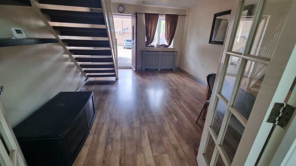 Property photo 1 of 8 8 Abbots
