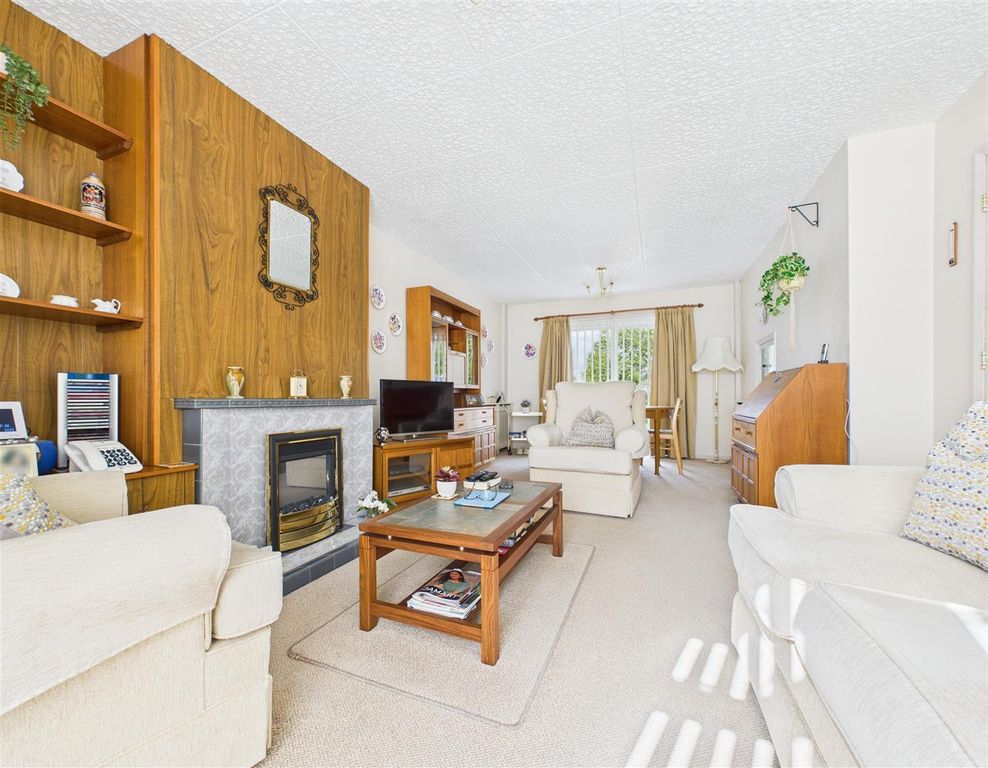 Property photo 2 of 12 Lounge.Jpg