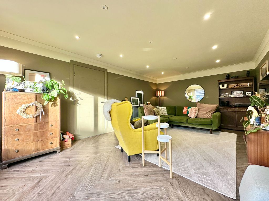 Property photo 3 of 33