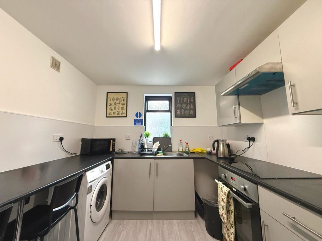 Property photo 1 of 2